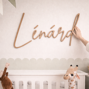 Nagy méretű fa névtábla