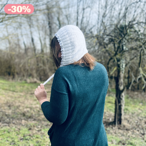 Romantikus kézzel kötött mohair bonnet csipkefodrokkal – Cottagecore 