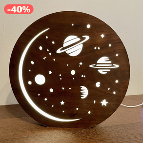 Bolygók - Lézervágott fa lámpa bolygós mintával, fehér LED világítással és fényerőszabályzós kapcsolóval