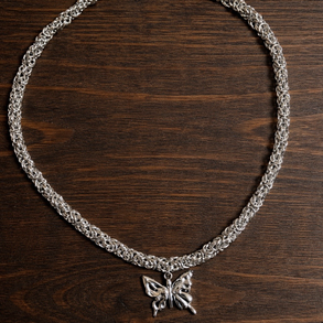 Egyedi, kézzel készült rozsdamentes acél nyaklánc pillangó medállal