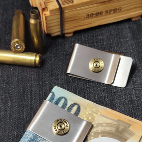 Töltény pénzcsipesz,  lőszeresládában, Vadász Ajándék