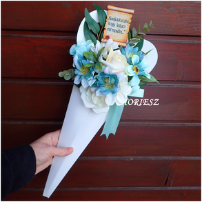 Virág csokor tölcsérben ballagásra