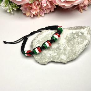 Magyar nemzeti mintás csomózott makramé paracord karkötő