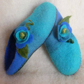 Nemez papucs, virágos nemez papucs, kék papucs