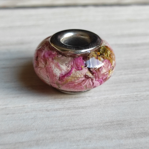 Pandora típusú gyöngy babahajjal, anyatejjel, esküvői virággal