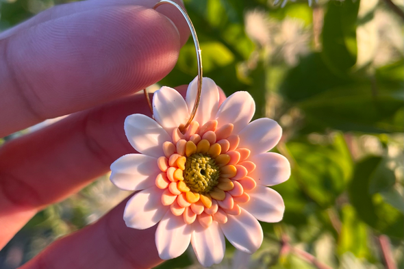 Gerbera süthető gyurma fülbevaló