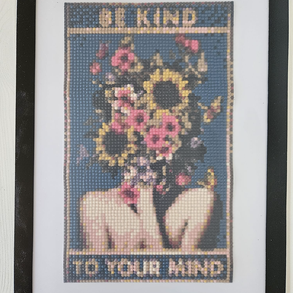 Be Kind to Your Mind – Kézzel készült gyémántfestmény keretben (14x23 cm)