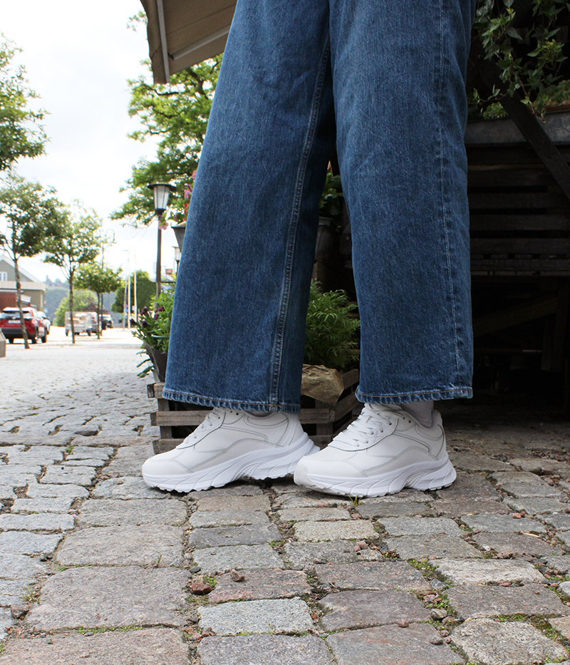 Vita sneakers i läder