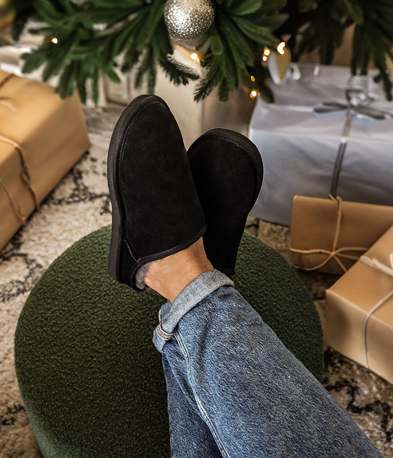 Vejle - svarta fårskinnstofflor till honom