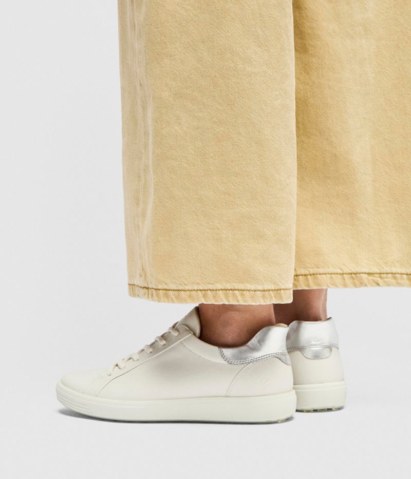 Sneakers till dam med slip-on hälkappa