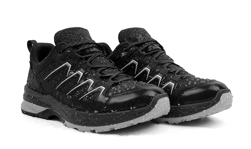 Vattentätt membran på Stride gör att vatten pärlar sig på ytan istället för att tränga igenom