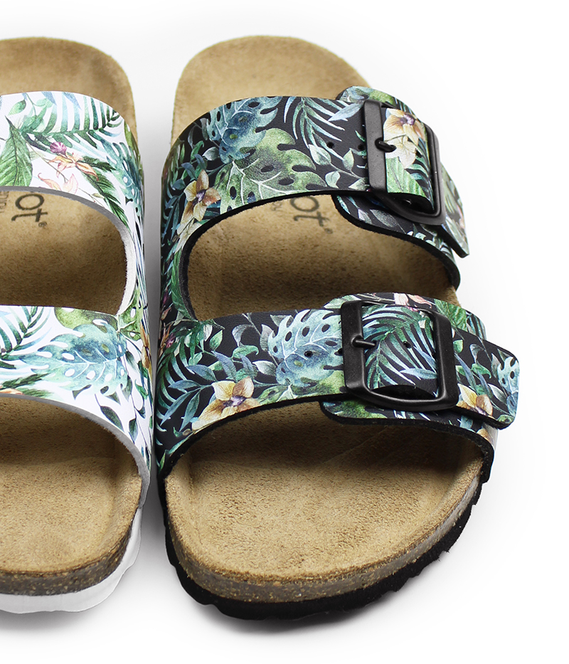 Anatomiska sandaler med tropiska mönster