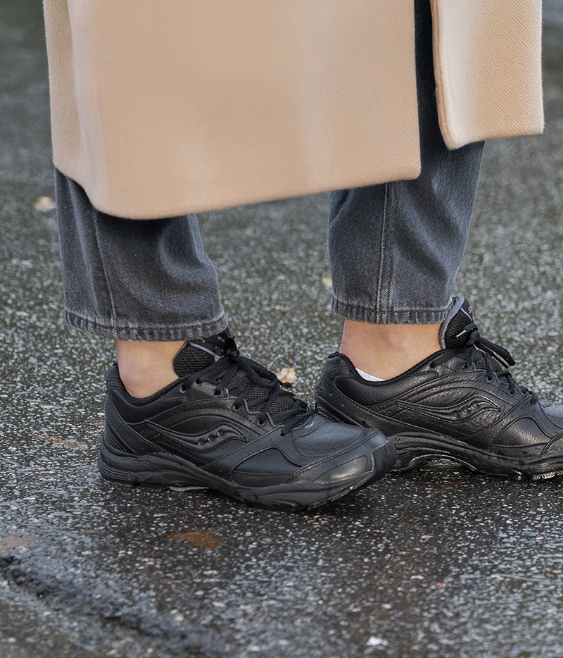 Integrity Walker i svart följsamt läder