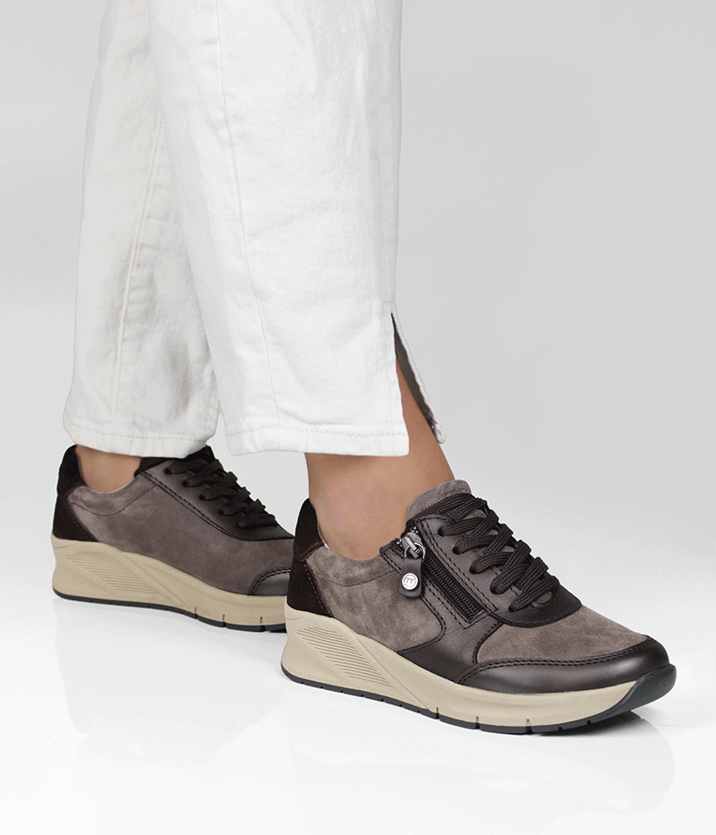 Vei sneakers i brunt skinn och mocka