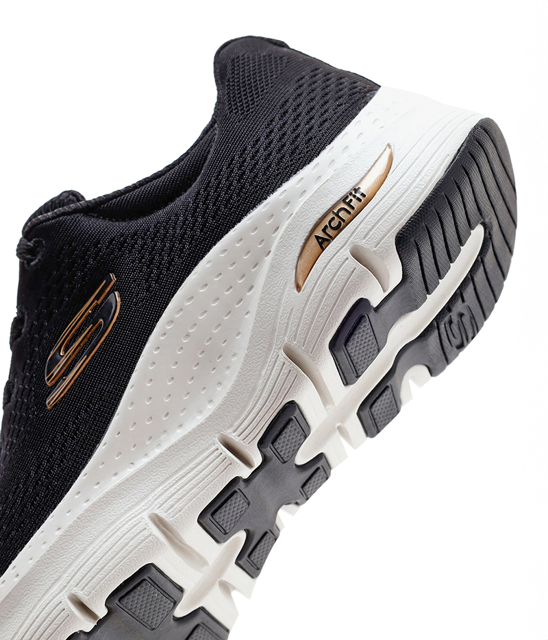 Arch Fit-kollektionen från Skechers har en fotbädd med hålfotsstöd och memory foam