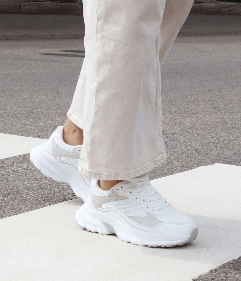 Upptäck våra sköna skor, sandaler och tofflor