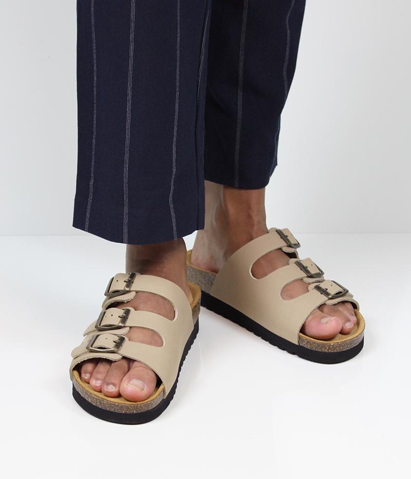 Anatomiska sandaler med bio-fotbädd och tre ställbara remmar i snygg taupe-färg