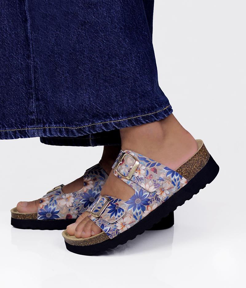 En vacker vårnyhet - Summer i beige med blå blommor