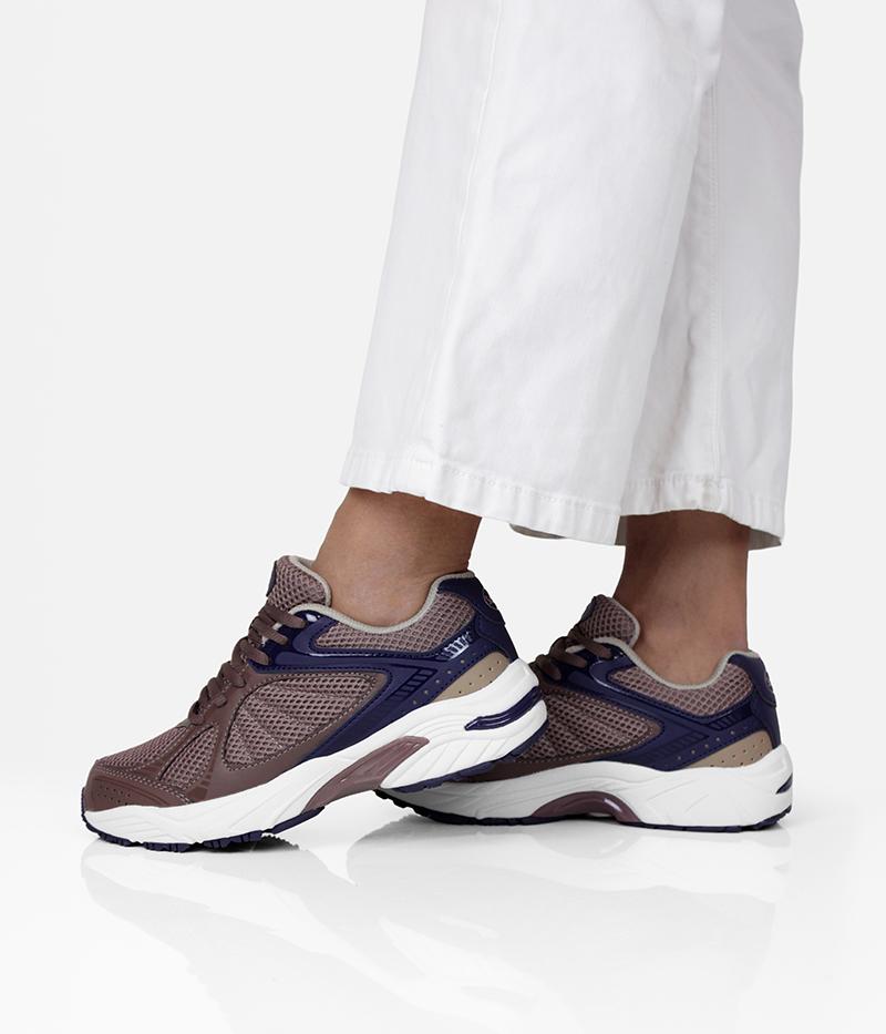 New Sprinter i mörkrosa och blått