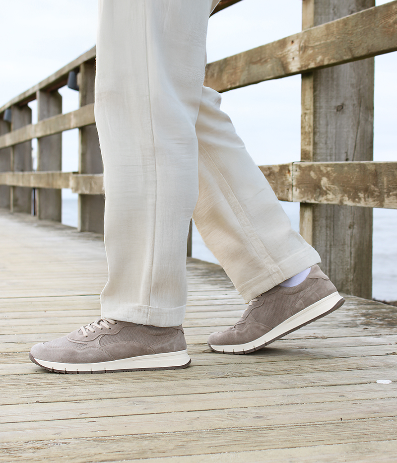 Minfot Street är en perfekt sneaker till honom