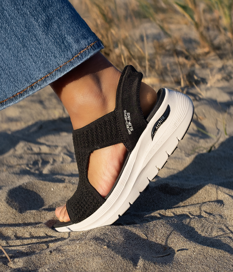 Slingback sandaler från Skechers med handsfree-teknologi