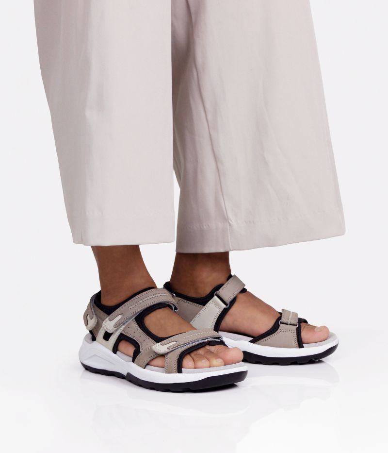 Nyhamn är en ny sandal för våren i brun-beige