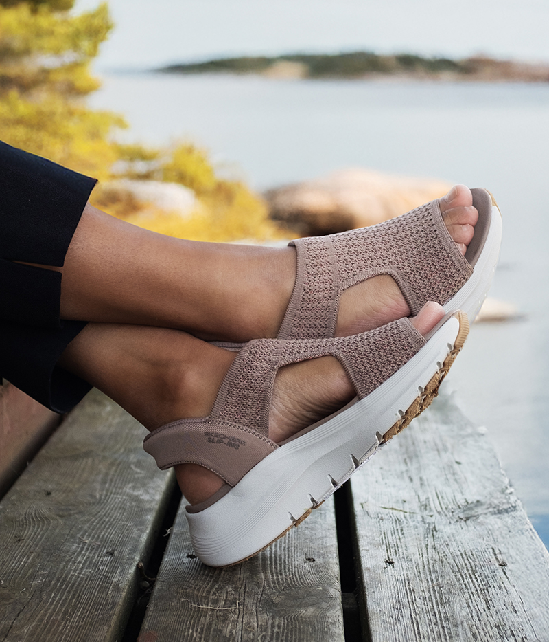 Sandaler från Skechers med slip-in-hälkappa i gammelrosa