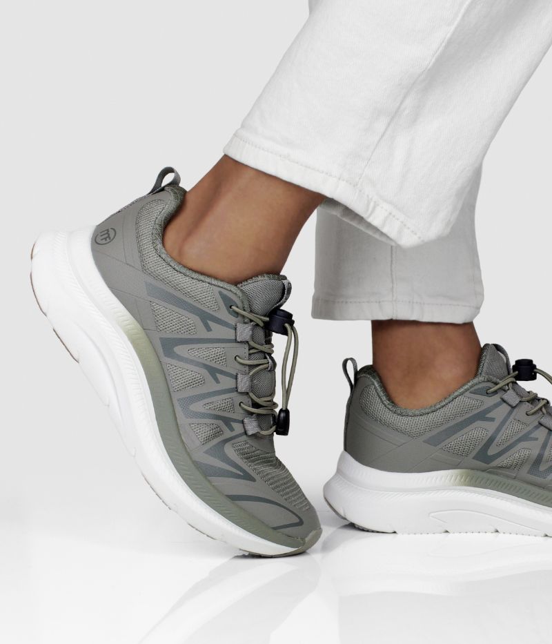 Enjoy 2.0 finns i khakigrönt med en luftig ovandel i mesh