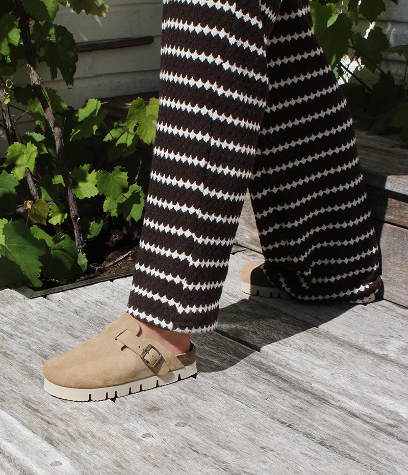 Minfot Dana - slip-ons i mocka i färgen taupe