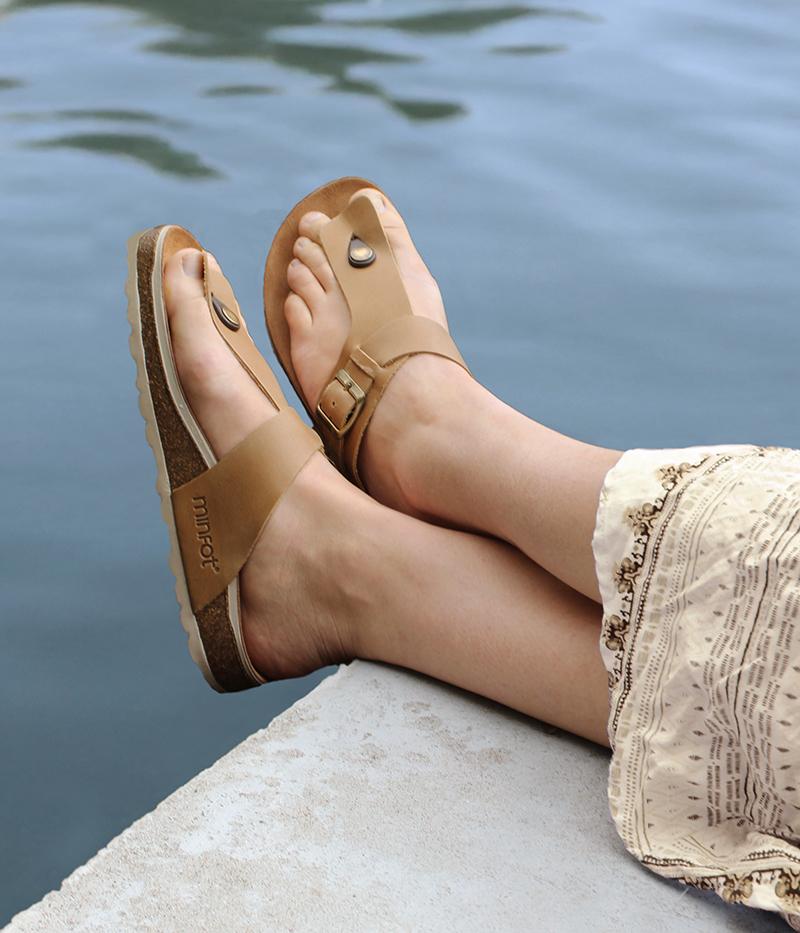 Sandaler med tåspridare är ett bra alternativ för dig med hallux valgus