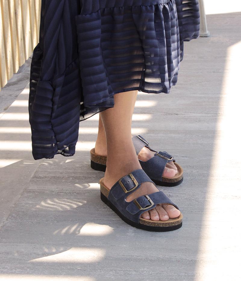 Sandaler för en bekväm sommardag i eftermiddagssolen