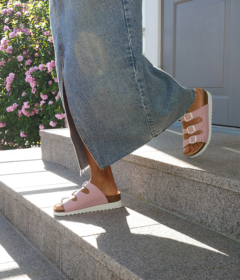Prickiga sandaler i rosa