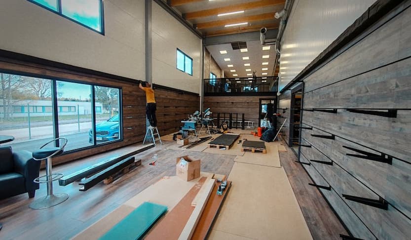 Juuso rakentaa myymälää