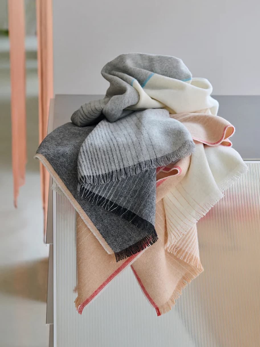 Elvang ullpledd Carte Postale svart og brun