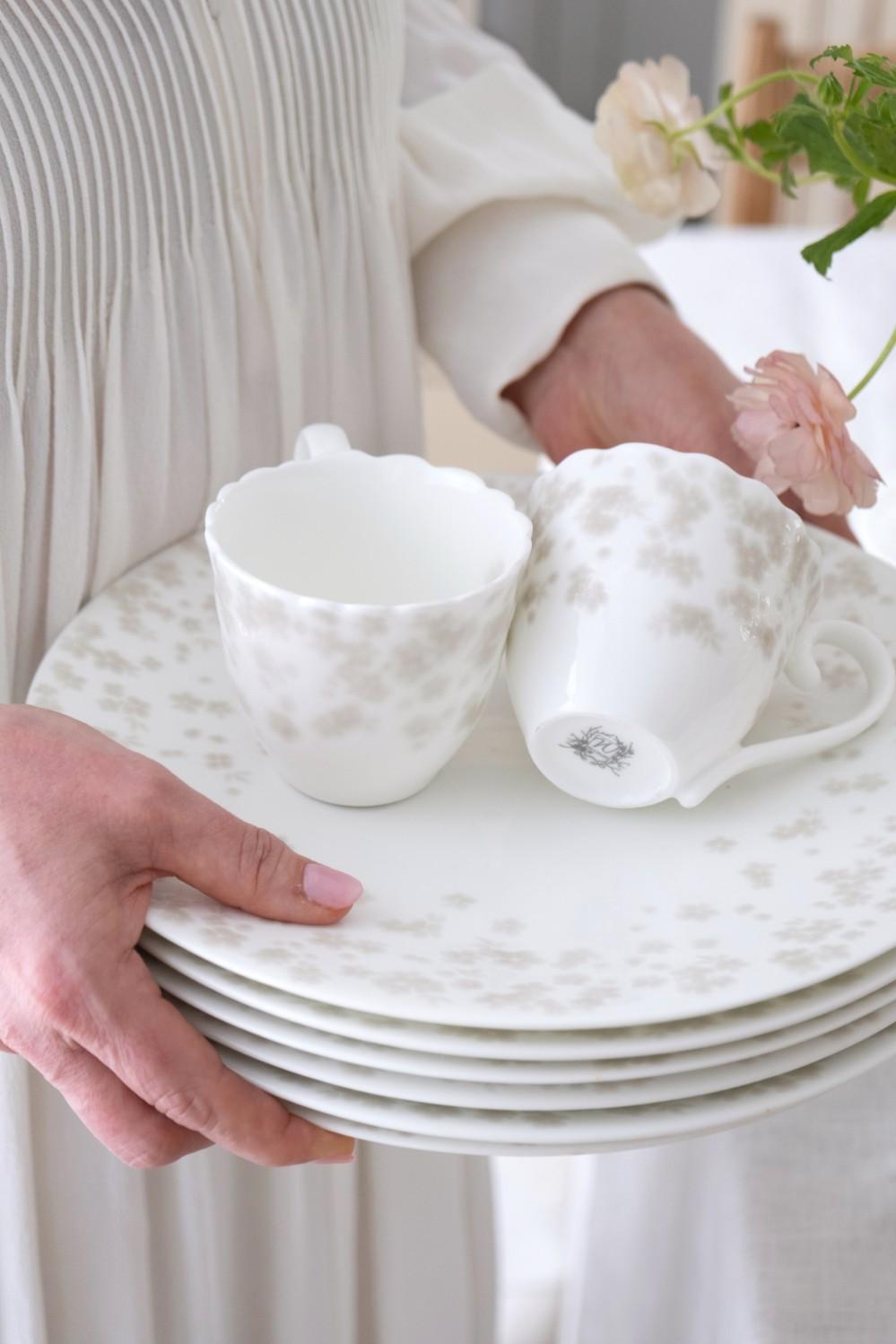 Slåpeblom kopper og tallerkner