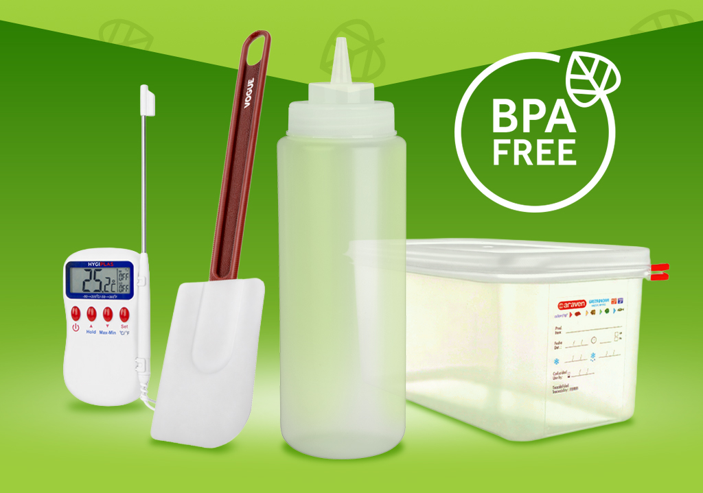 BPA-free kitchen utensils on a green background. On the left, a digital thermometer with a probe displays 25.2&deg;C. Next to it is a white silicone spatula with a red handle. In the center stands a translucent squeeze bottle with a nozzle cap. On the right is a clear plastic food storage container with a white lid and measurement markings. “BPA FREE” badge 