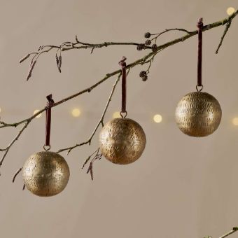 Manya Metal round Baubles