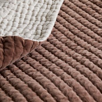Nidra Velvet Linen Quilt