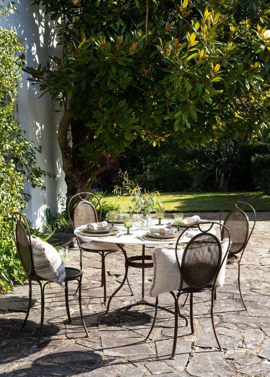 Parwaha Marble Dining Table