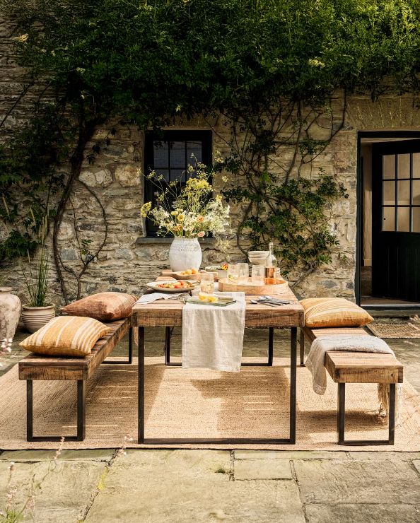 Alfresco Dining