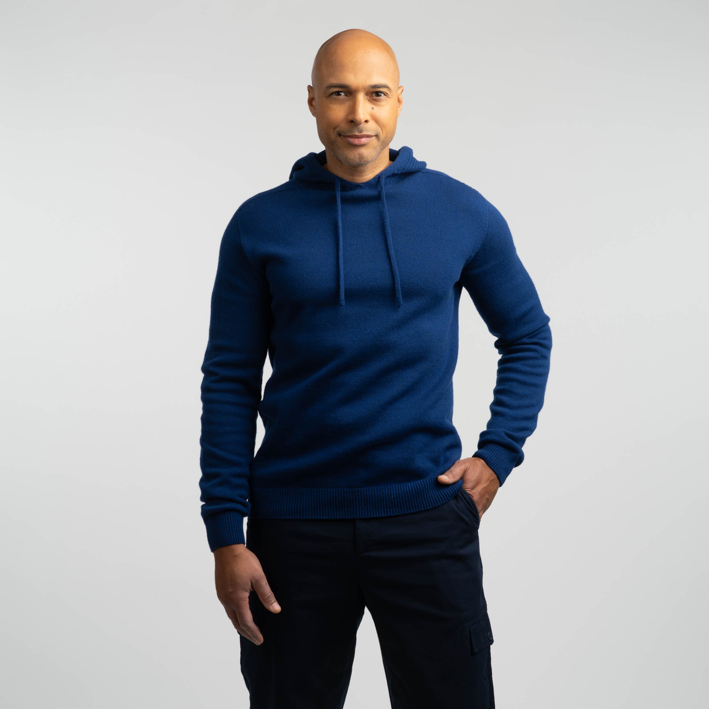 Image of Koski miesten merinoneulehuppari - syvänsininen