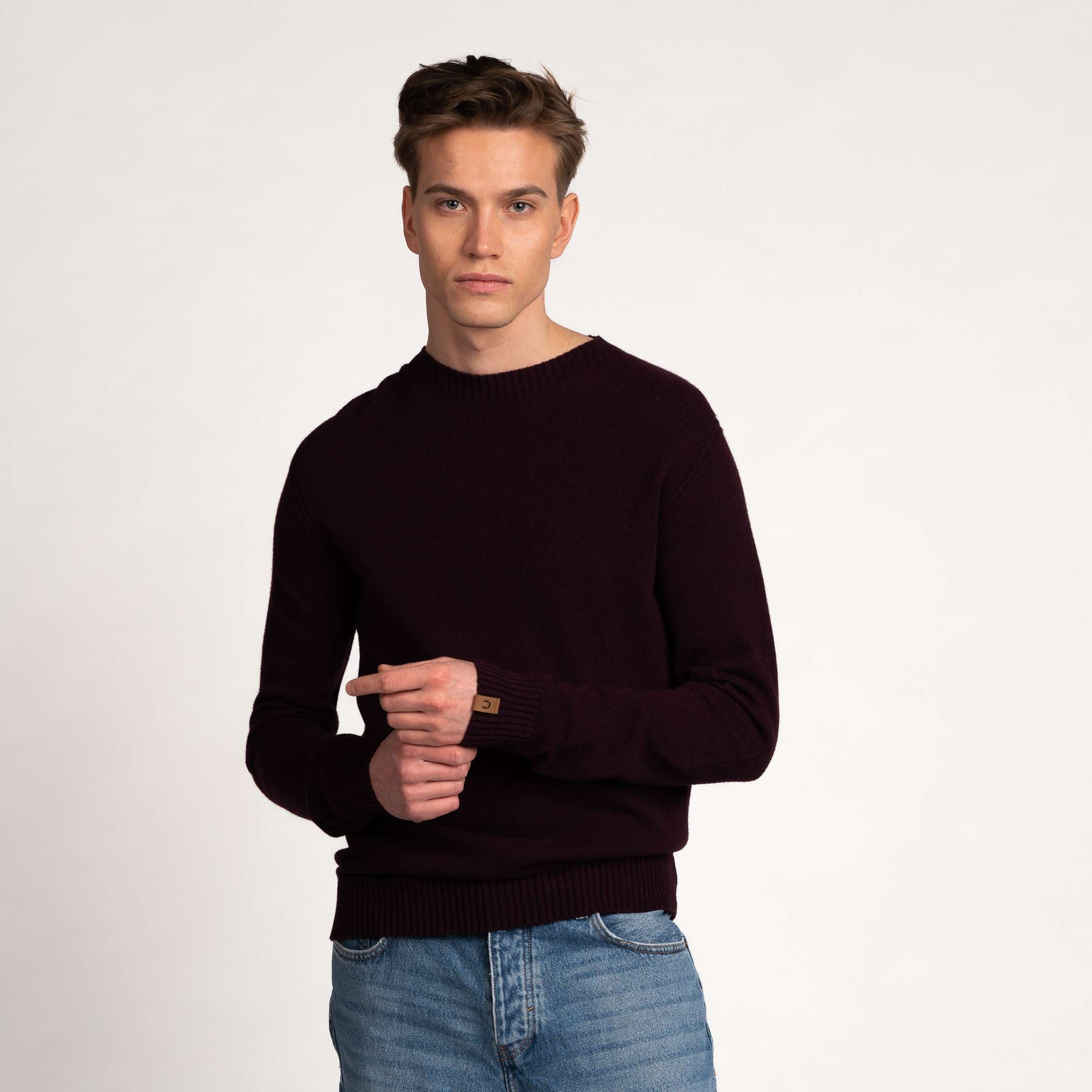 Image of Kuru miesten merinoneulepusero - mustaherukka