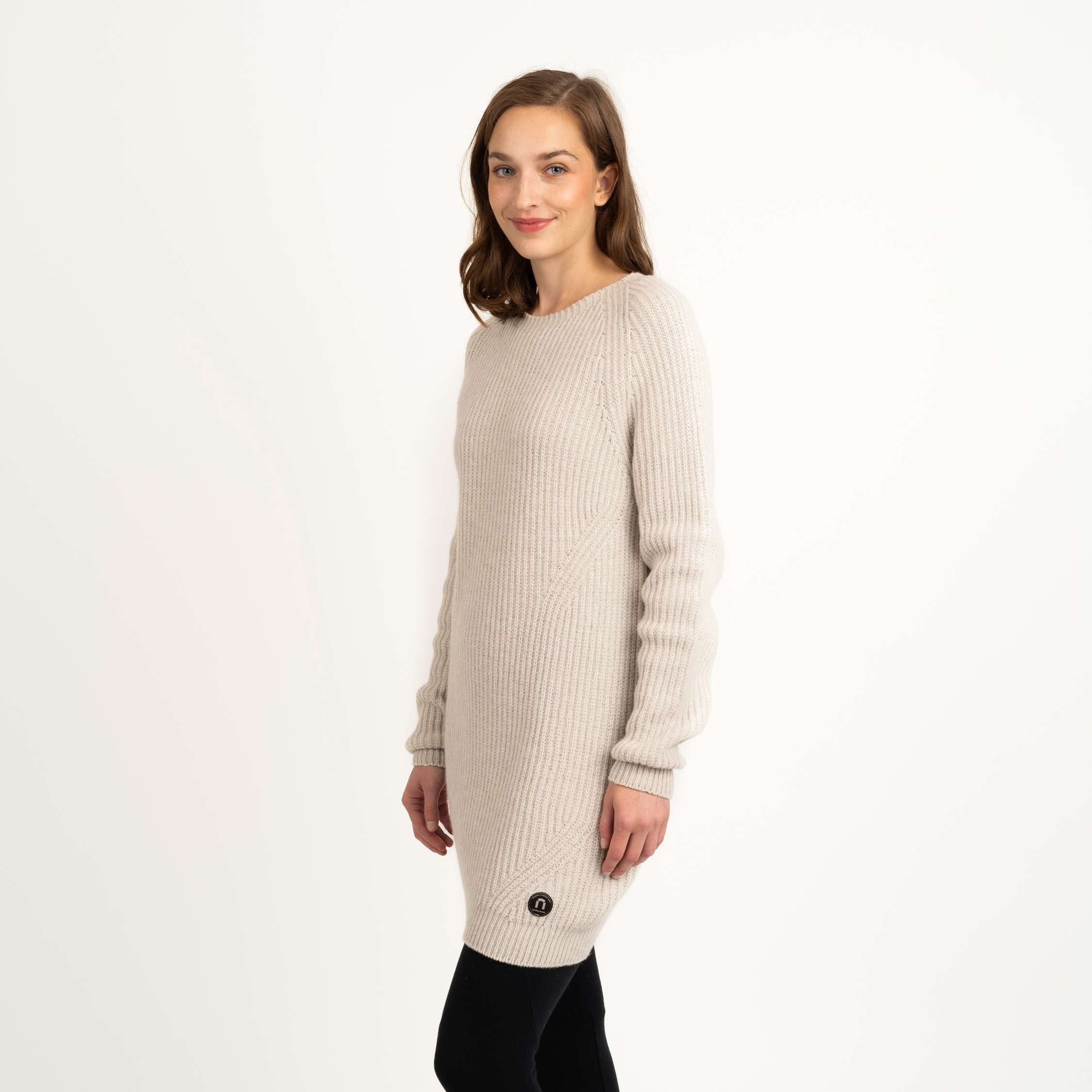 Image of Varpu naisten merinoneulepusero - puuronharmaa