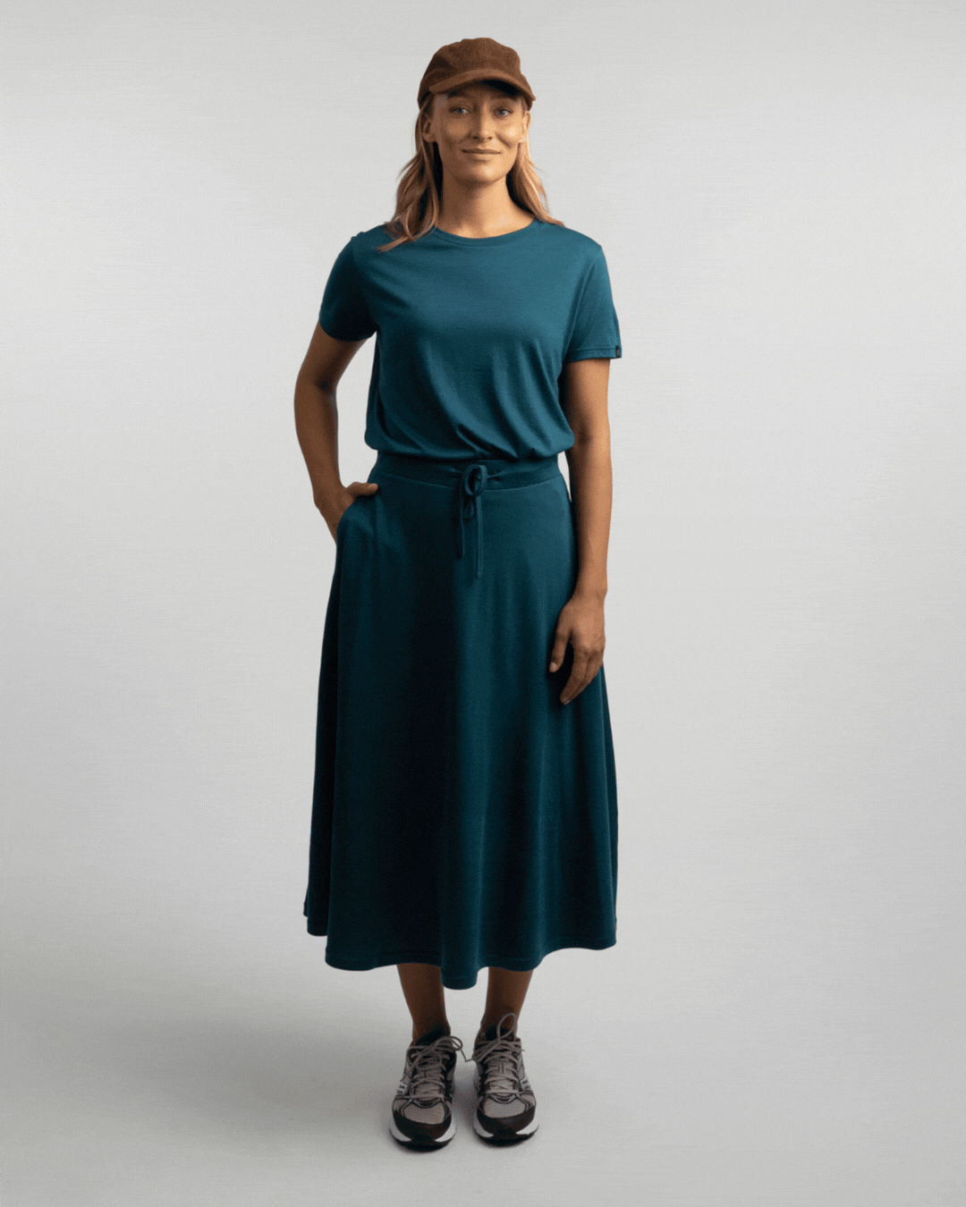 Nelli hame värissä Sinivihreä.