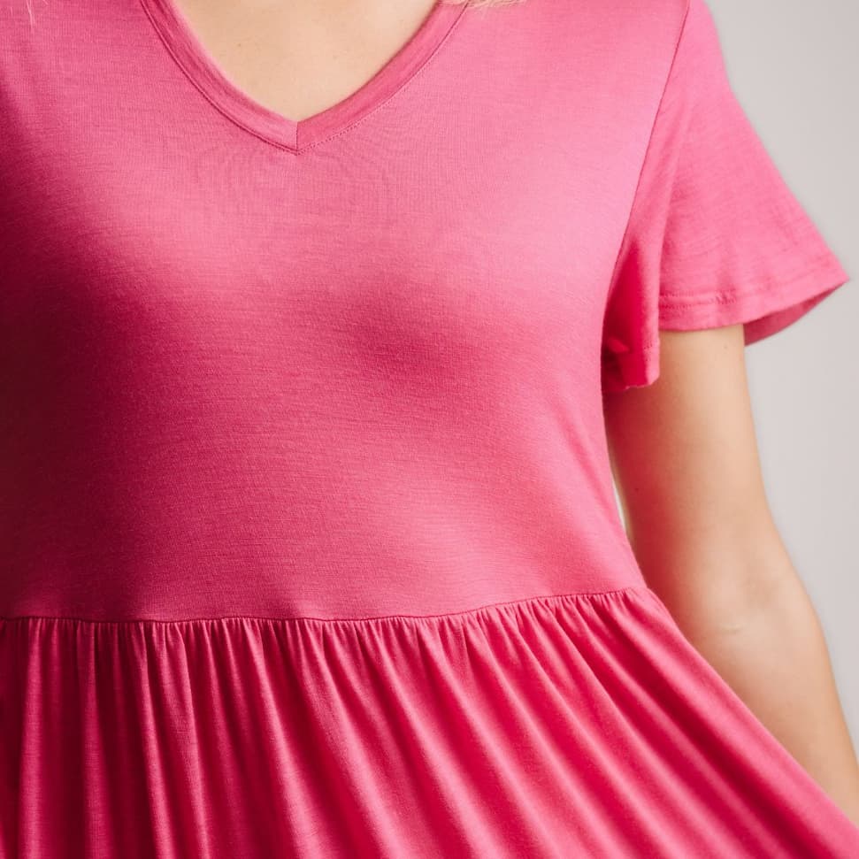 Lähikuva Lily merinomekon v-pääntiestä. Väri pinkki.