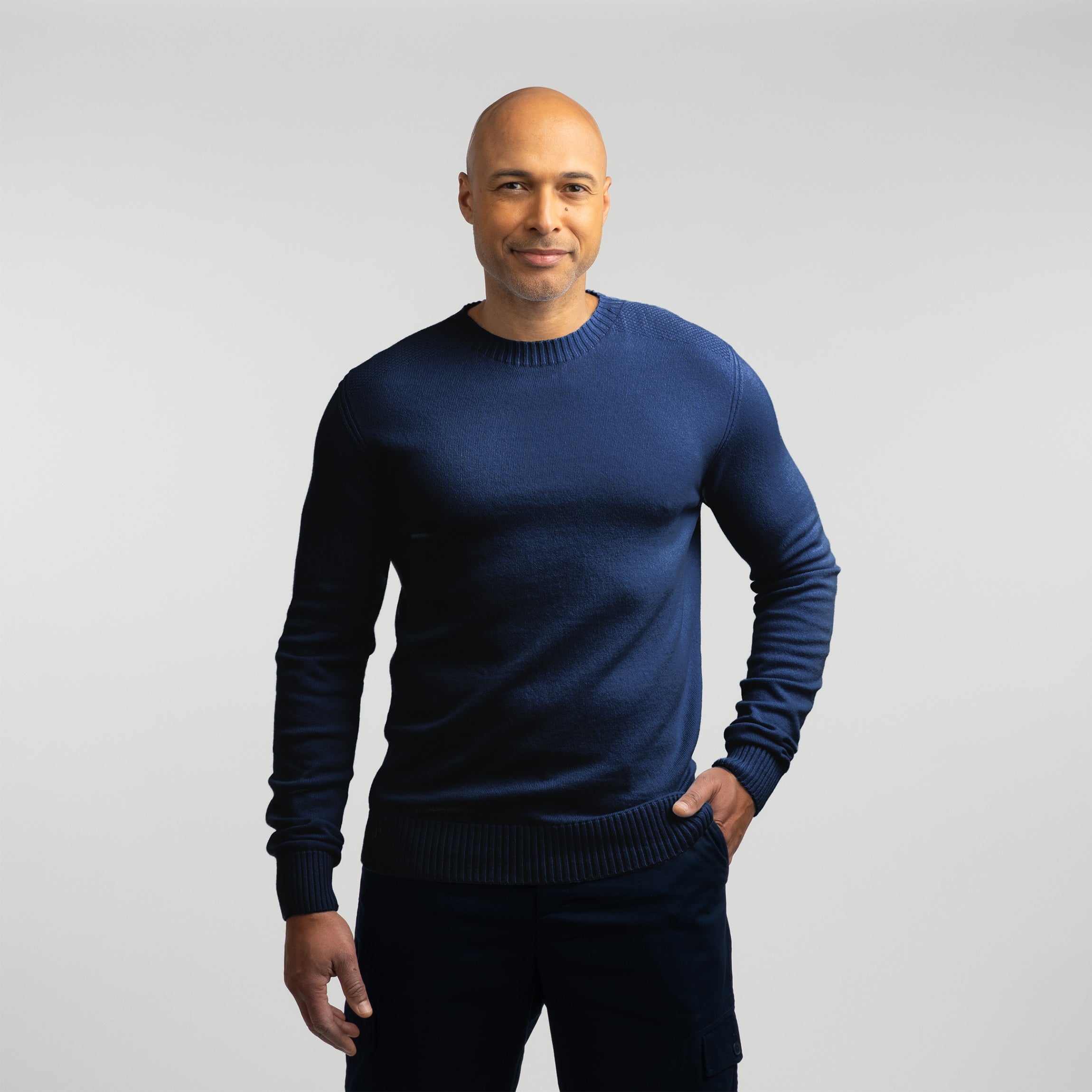 Image of Kuru miesten merinoneulepusero - keskiyönsininen