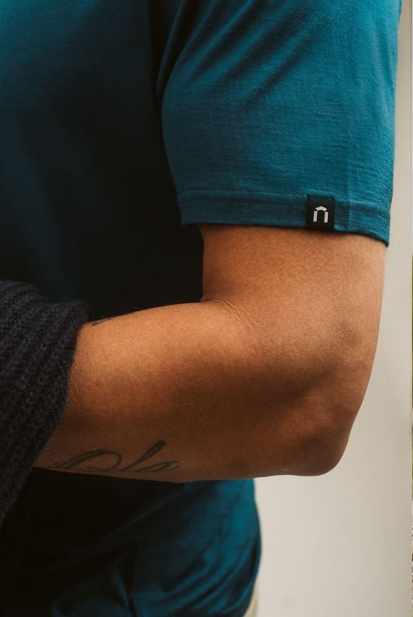 Kuva unikonpunaisesta Eva merino t-paidasta