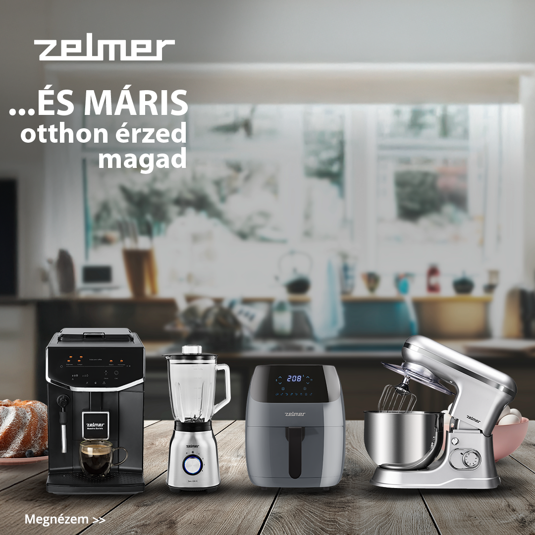 Zelmer márkás kávéfőző, turmixgép, légsütő és álló dagasztógép egy fa pulton, otthonos konyha háttérrel