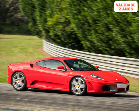 Ao Volante de um Ferrari F430 | 1 a 7 Voltas no Rápido Circuito de Braga!