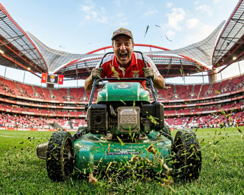 Presente 1000% SLB: A Honra de Cortar a Relva do Estádio da Luz